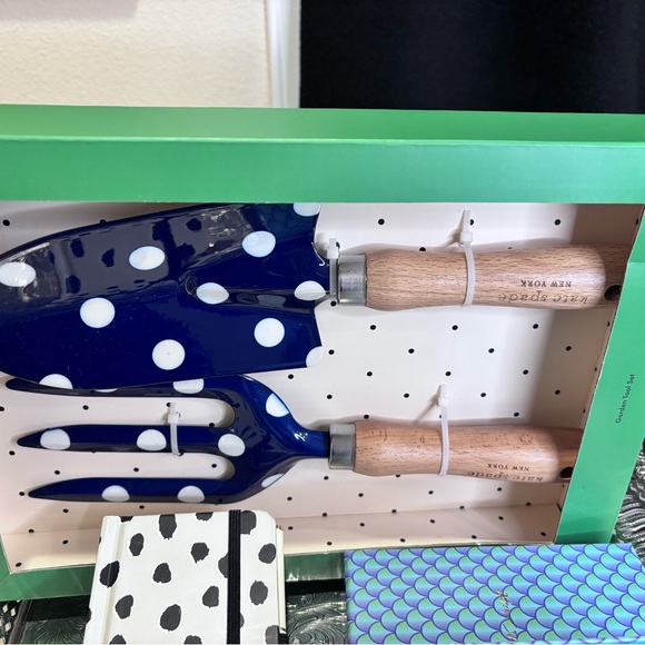 Kate Spade, Betsy Johnson Bundle.  Includes garden set, notepad/pen and keychain - Picture 3 of 7